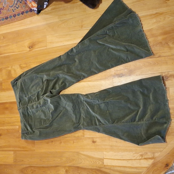 Saints and Hearts extreme flare bell bottom corduroy pants green 2X - Picture 8 of 10